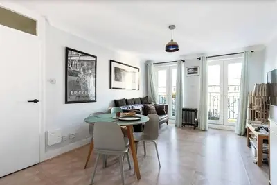 Image de Recently renovated, super fast wifi work from home office ready Shoreditch 2 bed