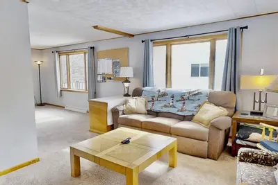 Image de Charming 3-bedroom, 1 Murphy Bed in Hubbell Ac, WiFi, Pinball, Trailside, Deck