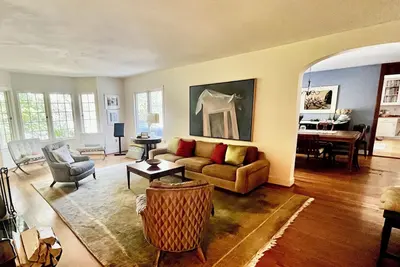 Image de Steps Away from Hayward Track and University of Oregon Campus