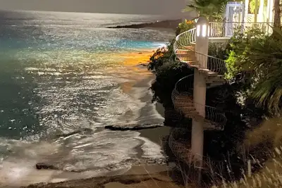 Image de Spectacular direct ocean front 2-bedroom condo in charming Cupecoy with Ac, WiFi