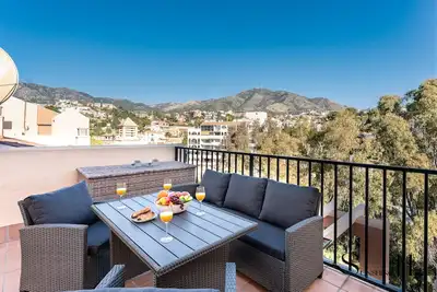 Image de Vues sur la montagne, piscine et toit : 2br confortable pour 6 Ref034