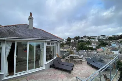 4 Bed-Central Location-Sleeps 8-Marina Sea View-Pets-Parking