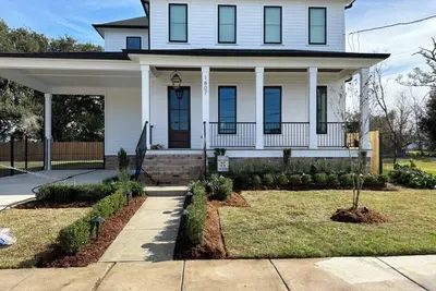 Image de 4-bedroom house with luxury pool. 10 minutes away New Orleans