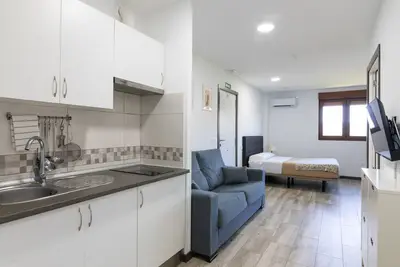 Image de Studio for 2 people with kitchen.