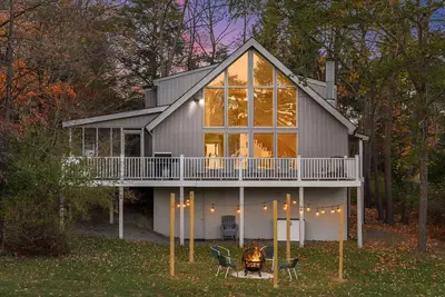 Image de Wooded Chalet w\/Fire Pit, Grill, Resort Amenities