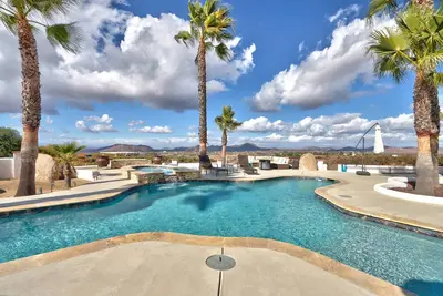 Image de Luxury Villa with Pool | Hot Tub | Bbq | Fire Pit | Ev Charger & Orchard in Temecula Wine Country