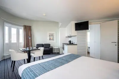 Image de Explore Vibrant Ostend on Your Stylish Room | 2 Family Ready Stays | Near Beach