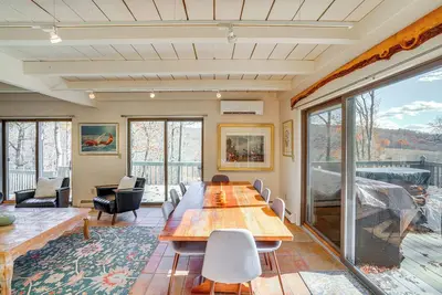 Image de Hot Tub & Mountain Views: Home Near Hiking