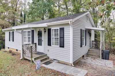 Image de Near Lake Wylie - Updated Cottage w/ Yard!