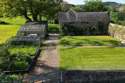 Image de Lovely countryside cottage with river access and mountain views
