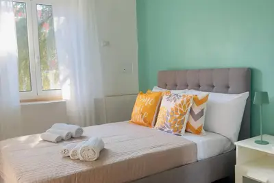 Image de Hospitality, style and comfort at an affordable price. Metro C 12 min walk away!