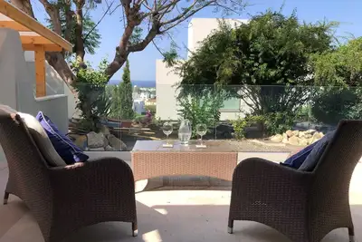 Image de Cozy 2br Cottage with Pool -  20 Min Walk to Beach