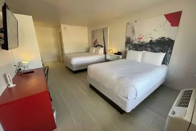 Image de Cozy hotel with Super location near Disney