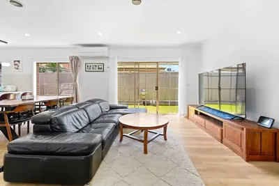 Image de Stunning Bentleigh East 2br Sun-Filled Home