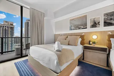 Image de Stylish Studio with City Views & Free Parking