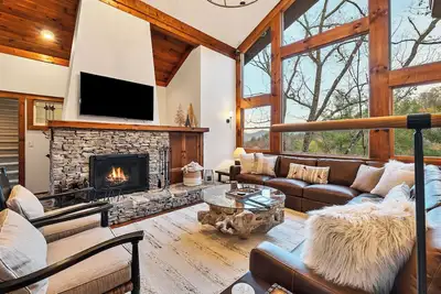Image de Huge Mtn Views 4 Br/3Bath with Hot Tub, WiFi, Pool Access