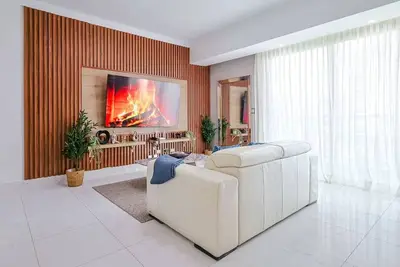 Image de Upscale, City Center Luxury Condo, Beautifully Decorated, King Bed, Pool.
