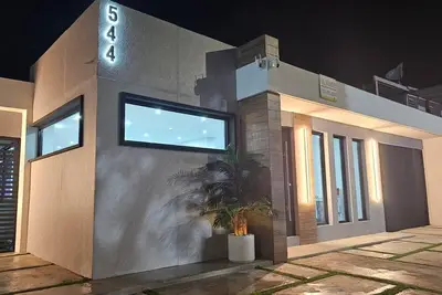 Image de Five-Minute Elegance 2. 0 Pool & Quick Strip Access