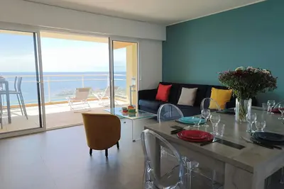 Image de Marinella, vue mer panoramique, îles sanguinaires, maquis. Grand F4 traversant.