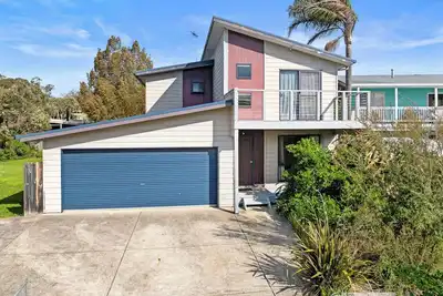 Image de Peaceful court, close to beach and shops, family holiday very central