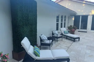 Image de Luxurious 4-bedroom beach house in lovely Ocean Ridge with private pool oasis