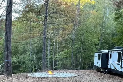 Image de Rv/Camper in wilderness of Dunlow Wv