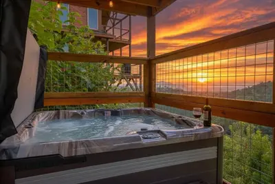 Image de 5-Star Mountain Views • Hot Tub • Game Room • Near Dollywood