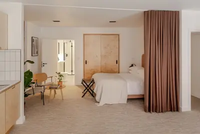 Image de Appartement-Moderne-Sdb privée avec douche-Vue ville