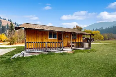 Image de Peaceful cabin on acreage with a wood stove - near Bitterroot River