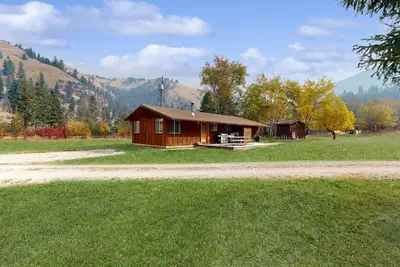 Image de Cozy cabin in pastoral setting w/wood stove, mountain views, walk to river