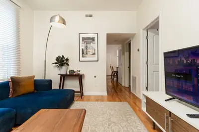 Image de Flexhome Wicker Park • Stylish 2br • Sleeps 6