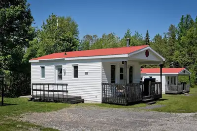 Image de Retraite en nature avec le Chalet le Petit Muguet | Bord de rivière et spa