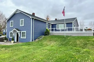 Image de Modern 3-Bedroom Home - A Little Something for Everyone!