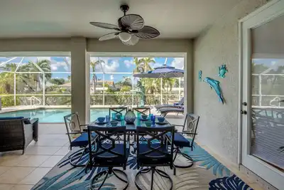 Image de Spacious waterfront Villa with 2 master suites, a junior suite, heated pool, spa, boat lift and more