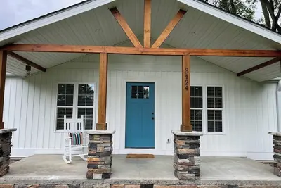 Image de Cottage in the Pines! Charming 2-bedroom bungalow in White Pine