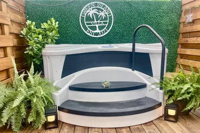 Image de Givc-Updated 1-bedroom unit just step away from the beach!