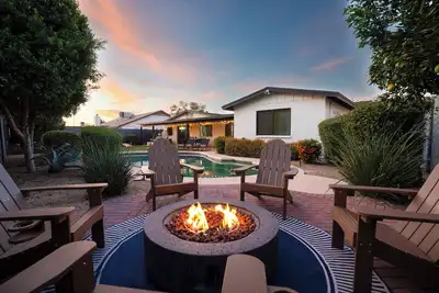 Image de Renovated Modern Desert Oasis 10 Mins to Dt Gilbert - Pool, Hot Tub, Fire Pit\n