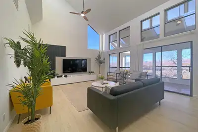 Image de Stunning Sunrise to Sunset Views! One Acre Property