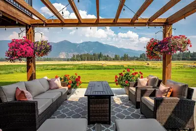 Image de Gather in Comfort: Large Property with 5 Rentals