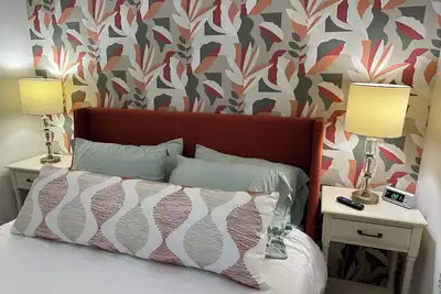 Image de Church Hill • Fenced • Pet Friendly •  One Level • King Suite + 2 Queen Bedrooms