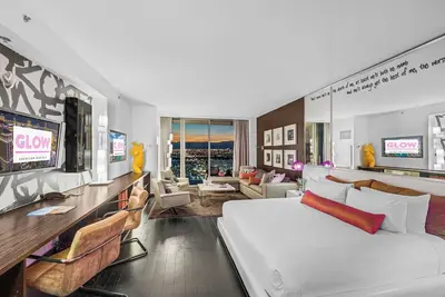 Image de Sex, Drugs & Rock n' Roll Suite - Award Winning! - Palms Resort - 37th Floor