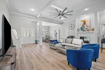 Image de Golf Course View Spacious 4-bedroom house near George Bush Highway