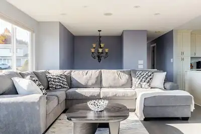 Image de Luxury home away from your home!
