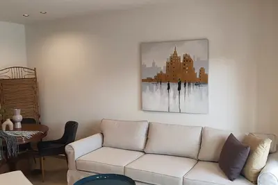 Image de Relaxed Space for Couples or Families is just 5 minutes - downtown, with parking