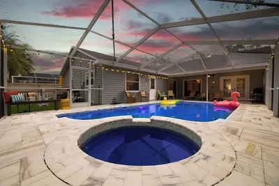 New~Sunset Cove Retreat~Heated Pool~Spa~Pool Table