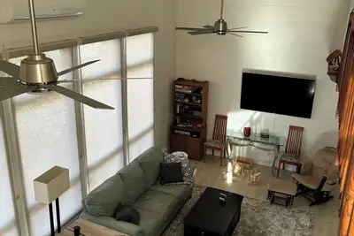 Image de Charming 3-bedroom townhome-like guest unit with Ac and WiFi in Qeba