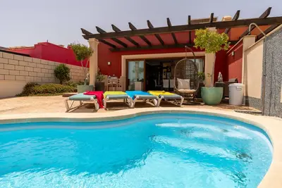 V8 – Luxurious villa for up to 10 people