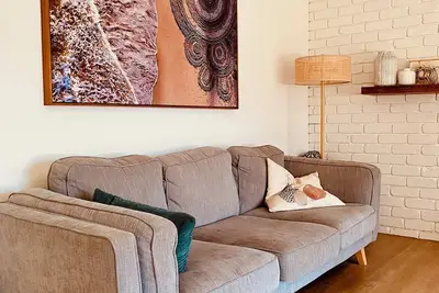 Image de Driftwood- Stay in our beautiful modern home at Rosebud by the Bay!