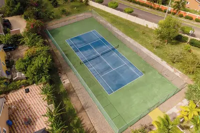 Image de 15min to Ocho Rios-Family sized 2bed/2bath-Pool-Bbq Grill-100Mbps-Gated Complex