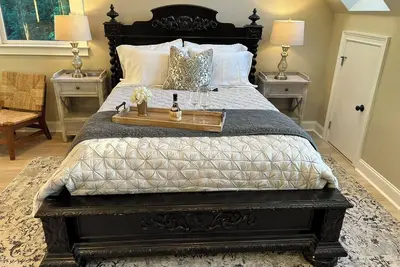 Image de The Butterfly Suite exudes an air of timeless elegance and natural splendor. Named in homage to the myriad species of butterflies that adorn the surrounding landscape.